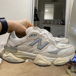 New Balance 9060 Sneaker in Color Sea Salt W8.5 M7